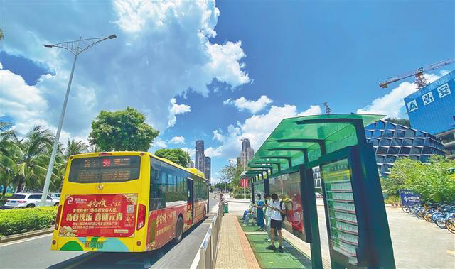 公交候車亭使用玻璃頂好不好?